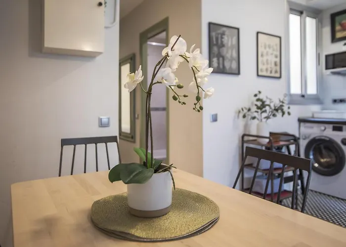 31Ent1027 - Mediterranean Decorated Apartment